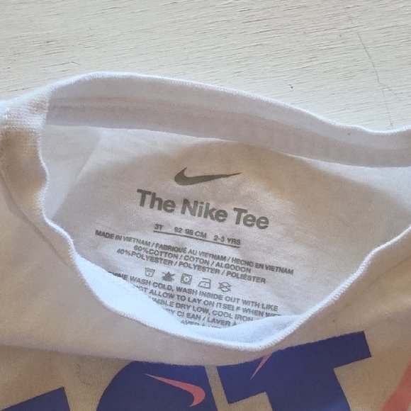 Nike Kids White and Blue Graphic Tee‎ - Picture 2 of 5